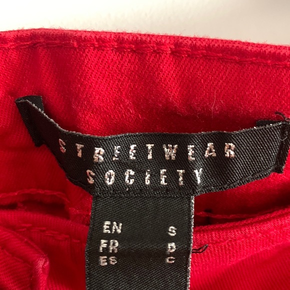 Red skirt with buttons - Picture 3 of 3